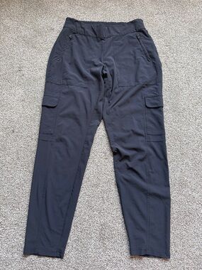 Women’s Athleta Endless Black Cargo Pants Size 6
